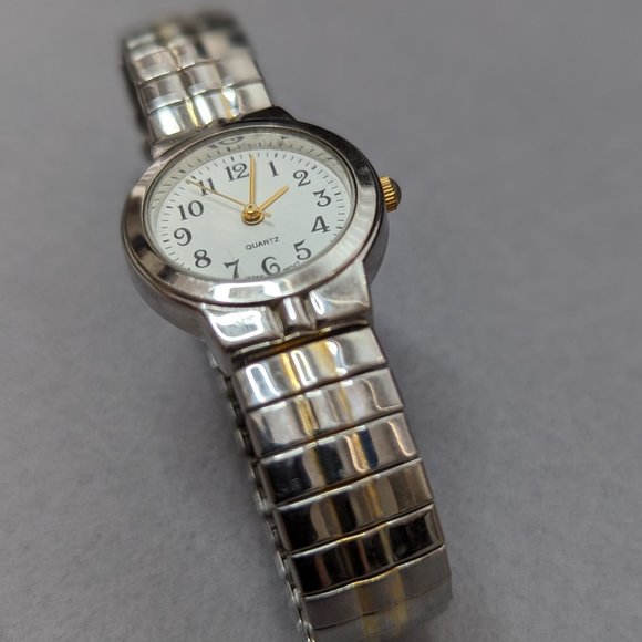 Classic Wrist Watch Vintage Easy to read Hands Dial and is Working new battery - Picture 7 of 7